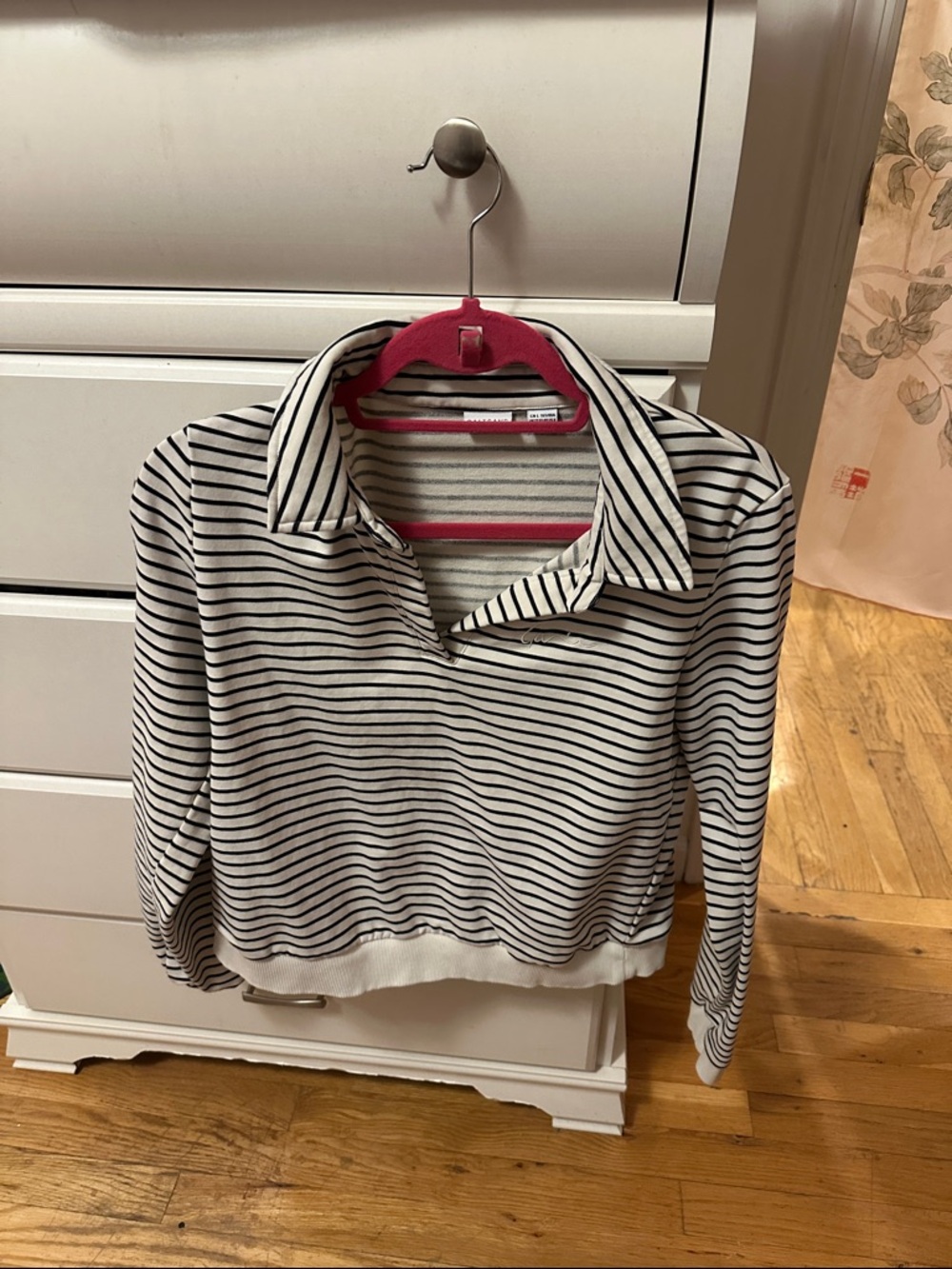 Galtsand Striped Collared Cropped Pullover - White & Black with Pink Trim